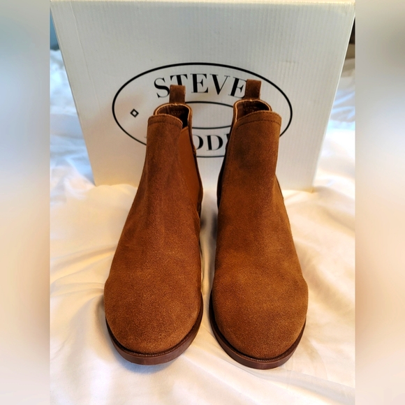 Suede Chelsea bootie - Picture 2 of 4